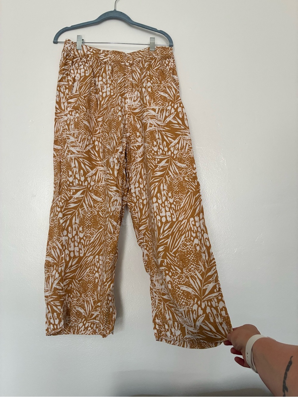 Christian Siriano linen pants with white and brown leaf print